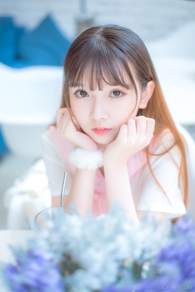 这世界要是没有爱情，它在我们心中还会有什么意义！这就如同一盏没有亮光的走马灯。